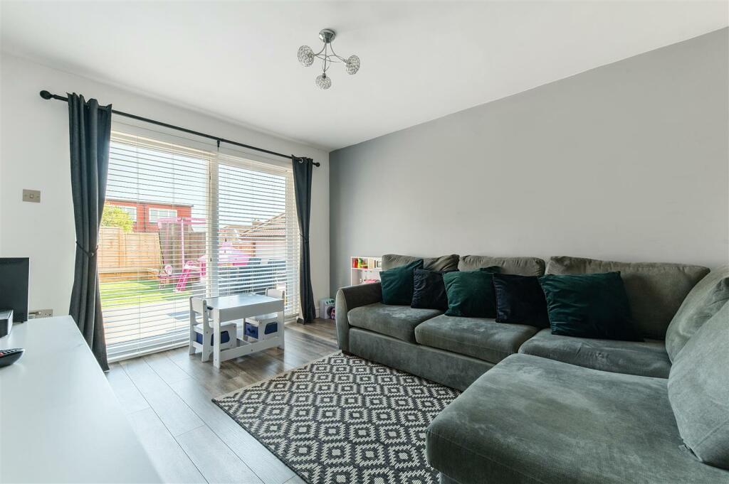 161 North Lane, BN41 2HH (17 -2).jpg
