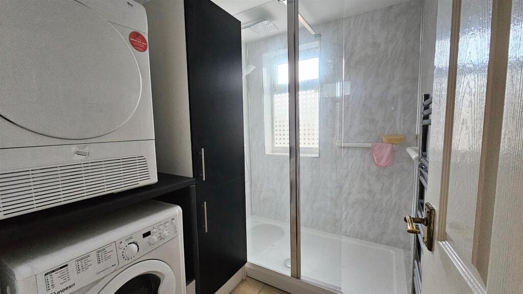 Shower Room (Downstairs)