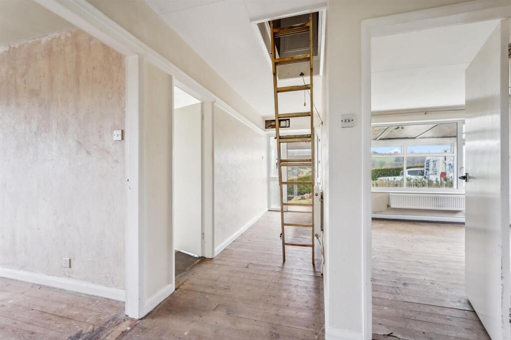 Entrance hallway.jpg