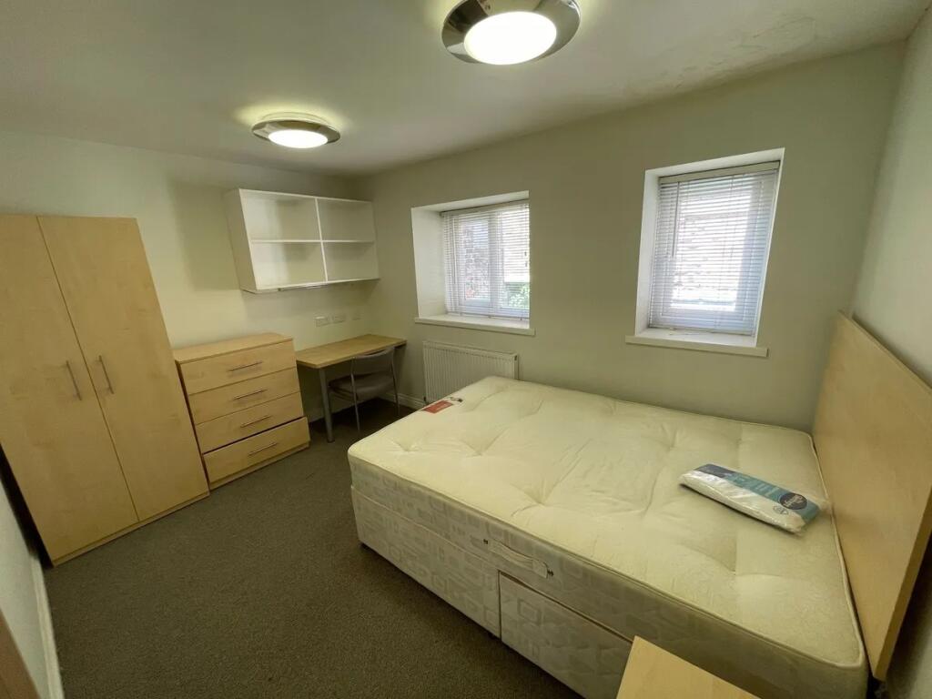 Bright and tidy double bedroom featuring two wi...
