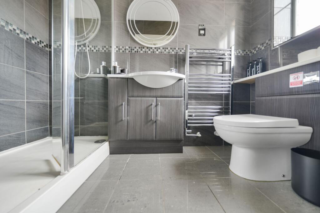 Violet Court - Ensuite