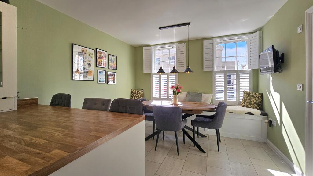 Kitchen / dining room