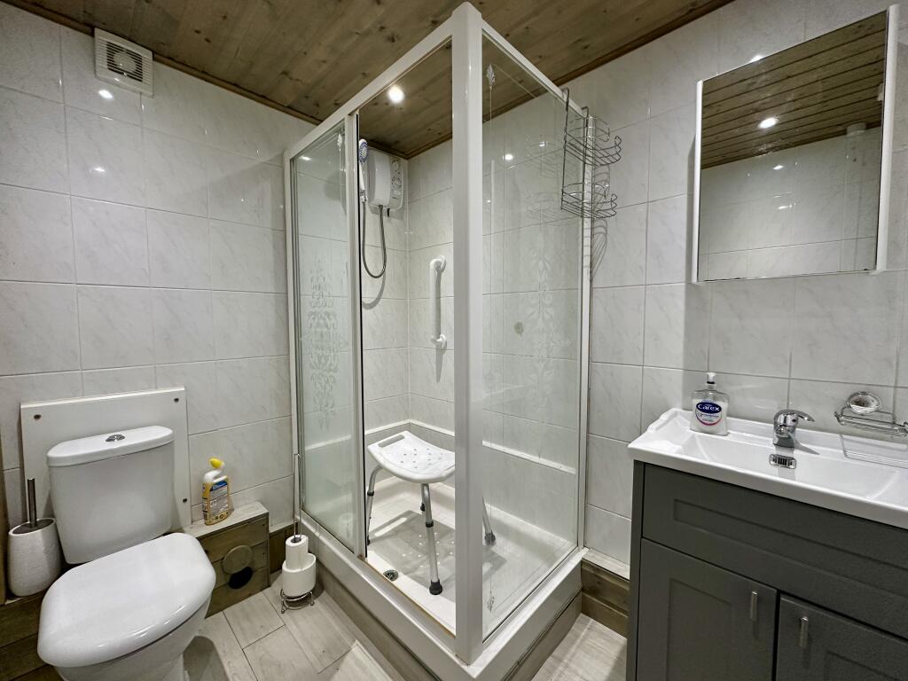 13. Shower room.JPG