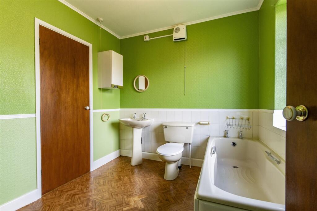 'Jack' &amp; 'Jill' Bathroom