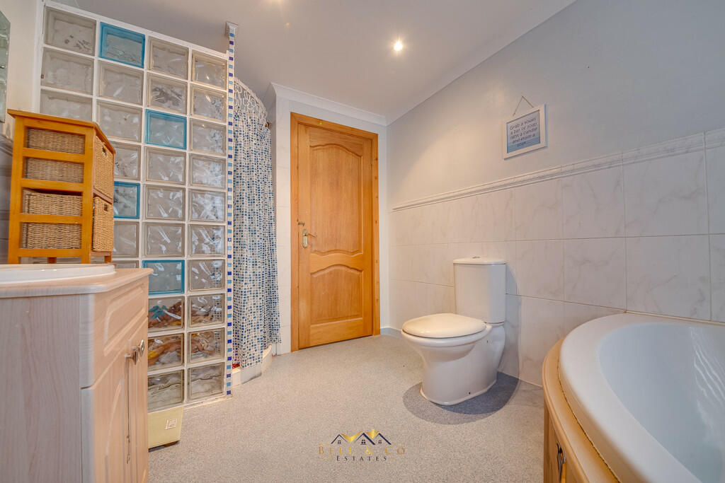 Bathroom 1.2