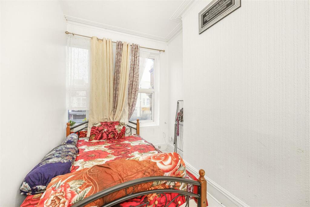 Flat 2   837A Romford Road -008.JPG