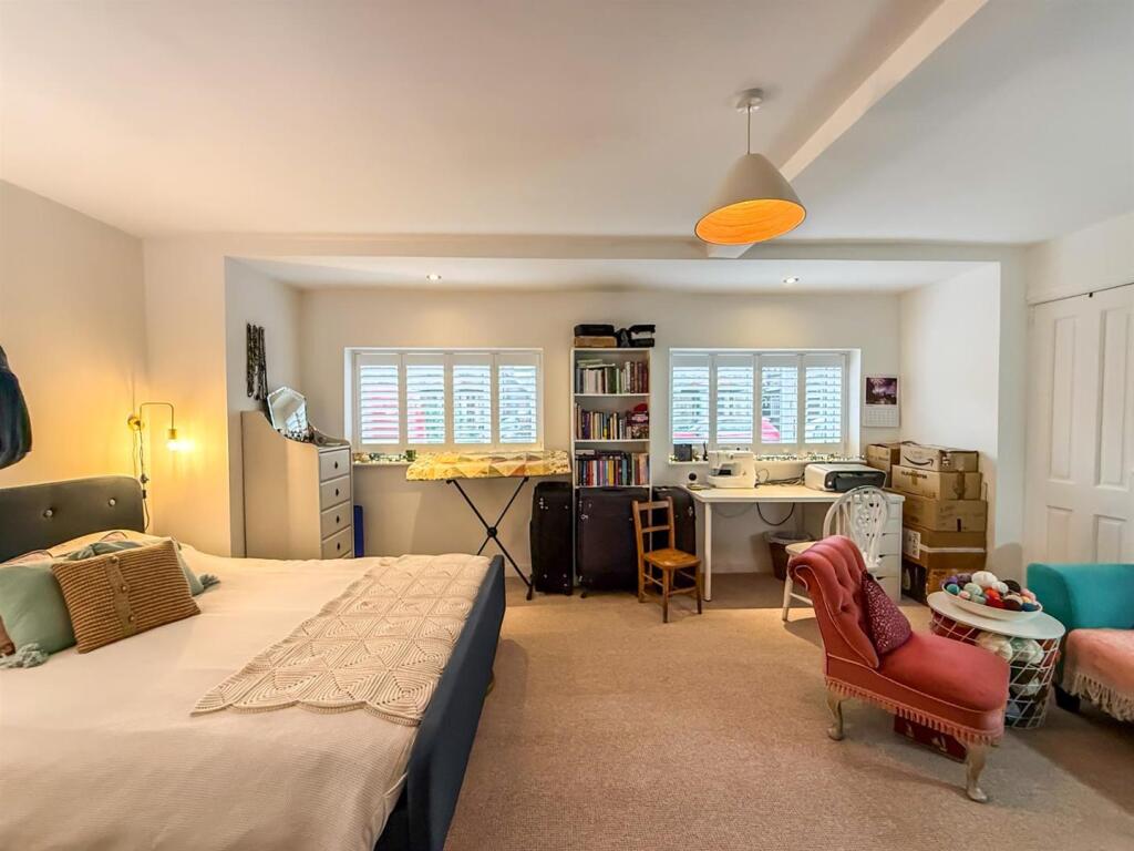 WhatsApp Image 2025-11-13 at 09.31.22 (3).jpeg