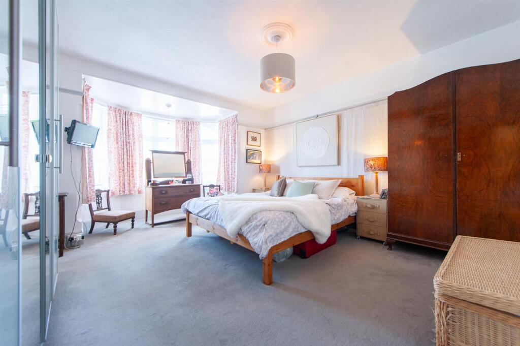Bedroom 1.jpg