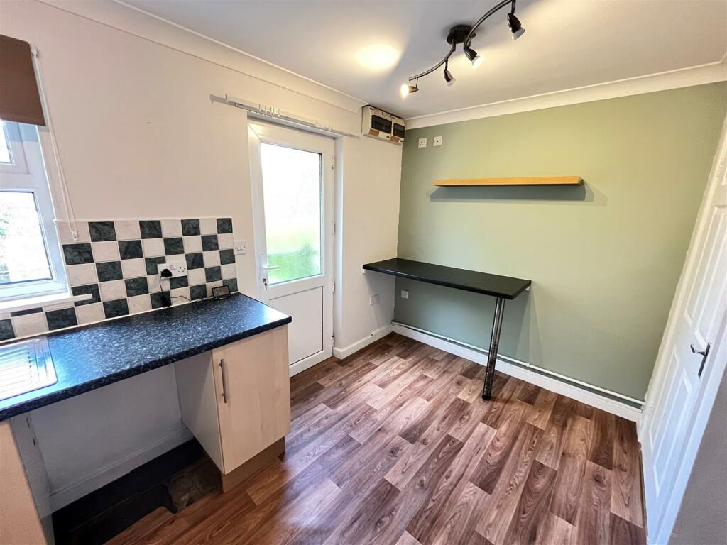 kitchen 2.jpg