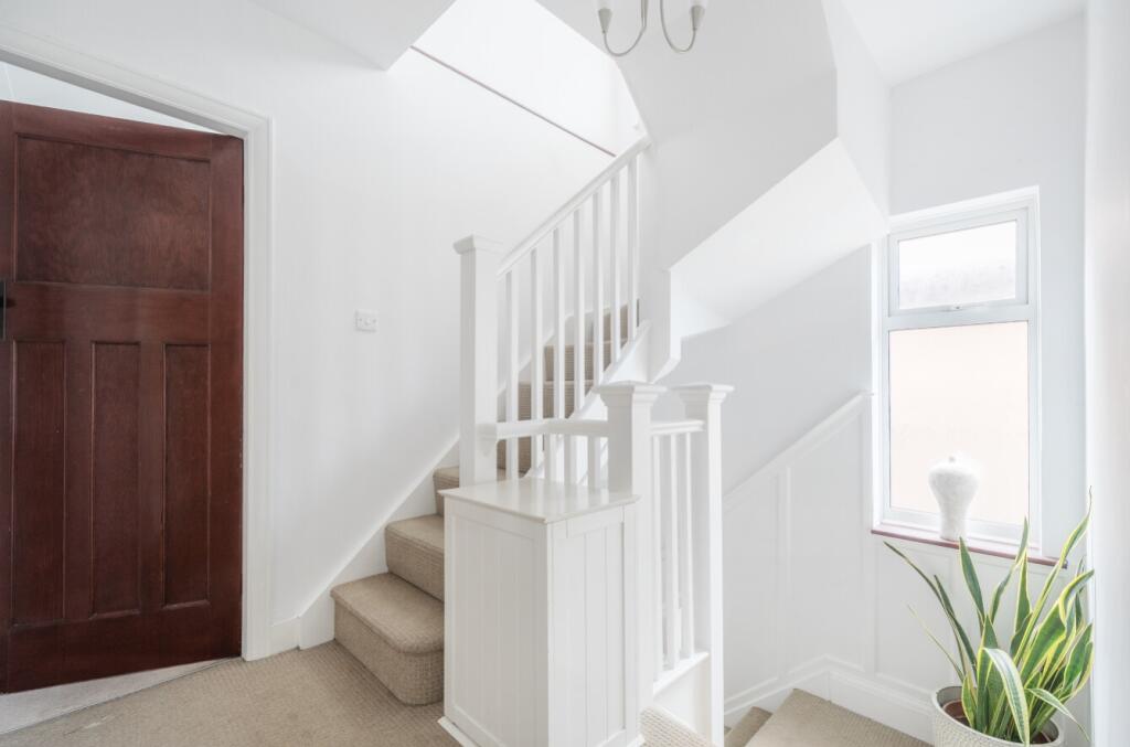 1303703-12-684b443c6cfd8-ARW