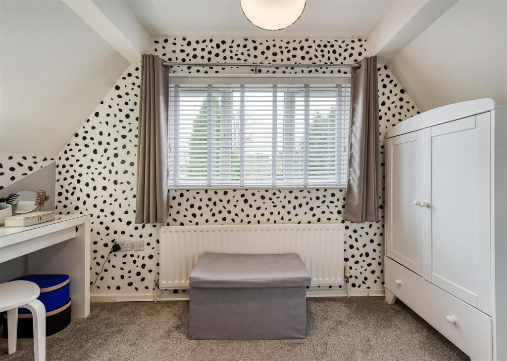 21 Walnut Drive-bed2.jpg