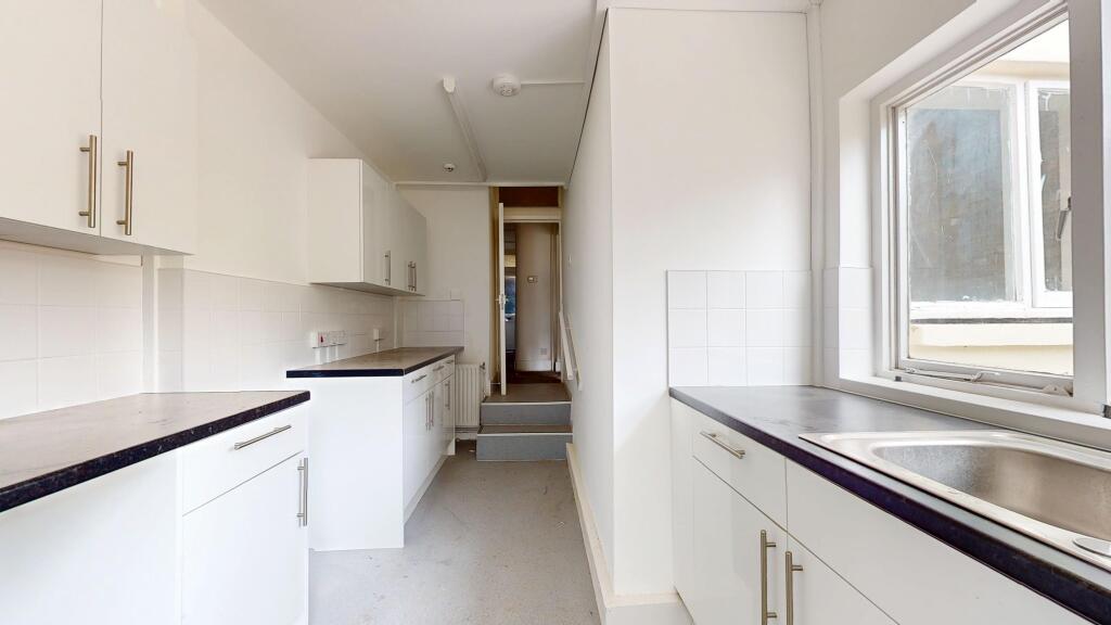 Flat A, 41 Alvington Crescent, Hackney, London, E8 2NN