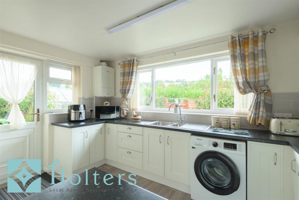 13 Llewellyn Road, Kington-14.jpg