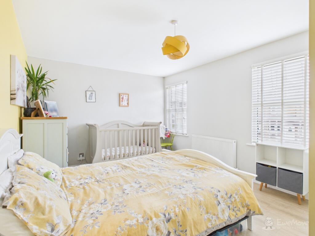 Principal bedroom- Mark Stephens EweMove Newmarket