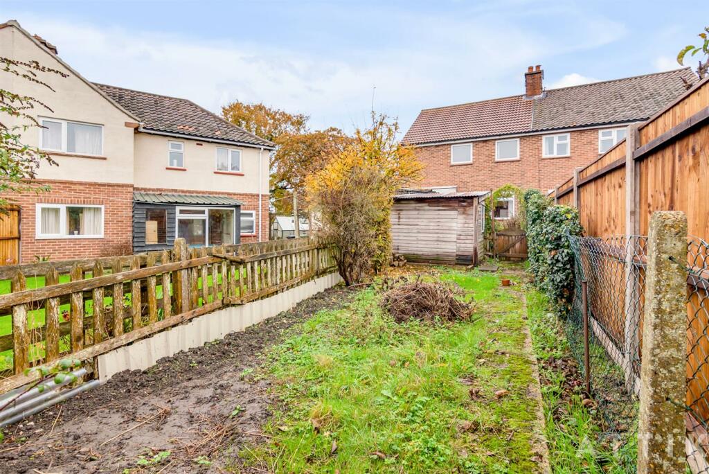 40 The Avenue Halesworth IP19 8JB (21).jpg