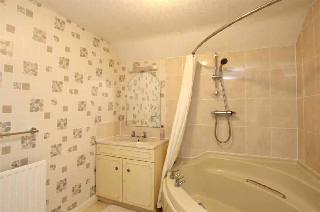 Bathroom.JPG