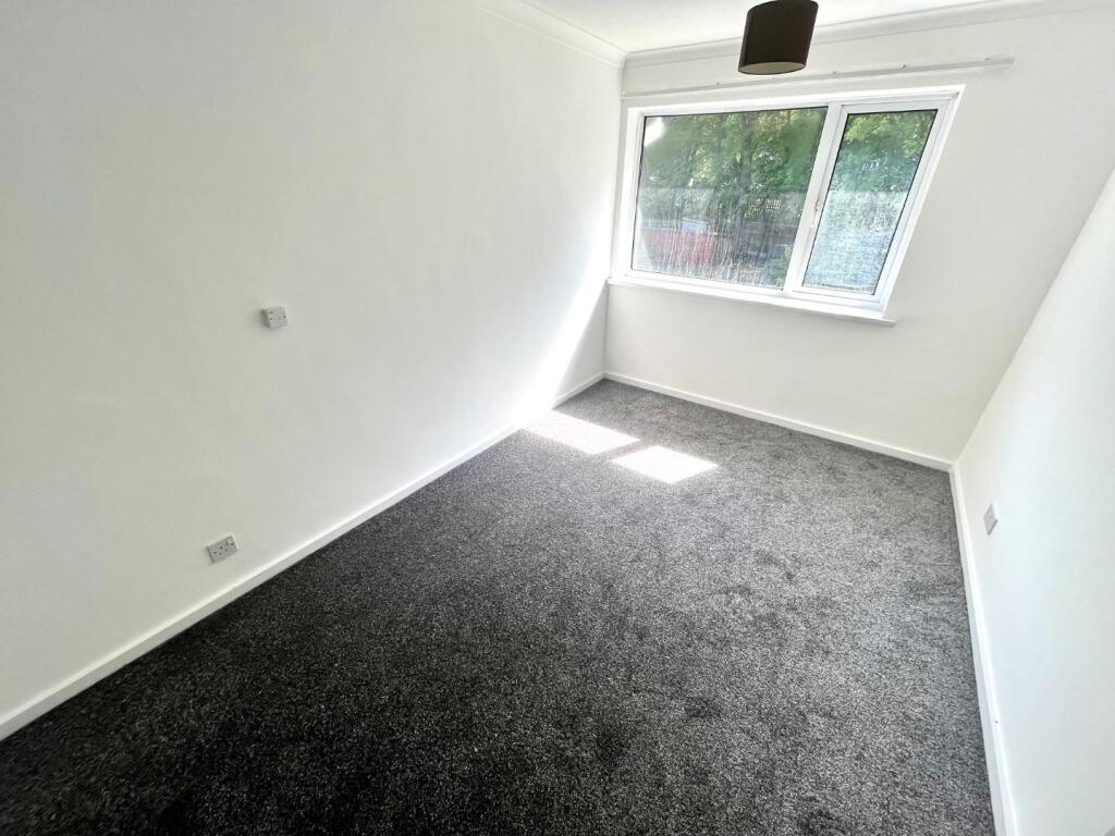 BEDROOM 1 (2).jpg