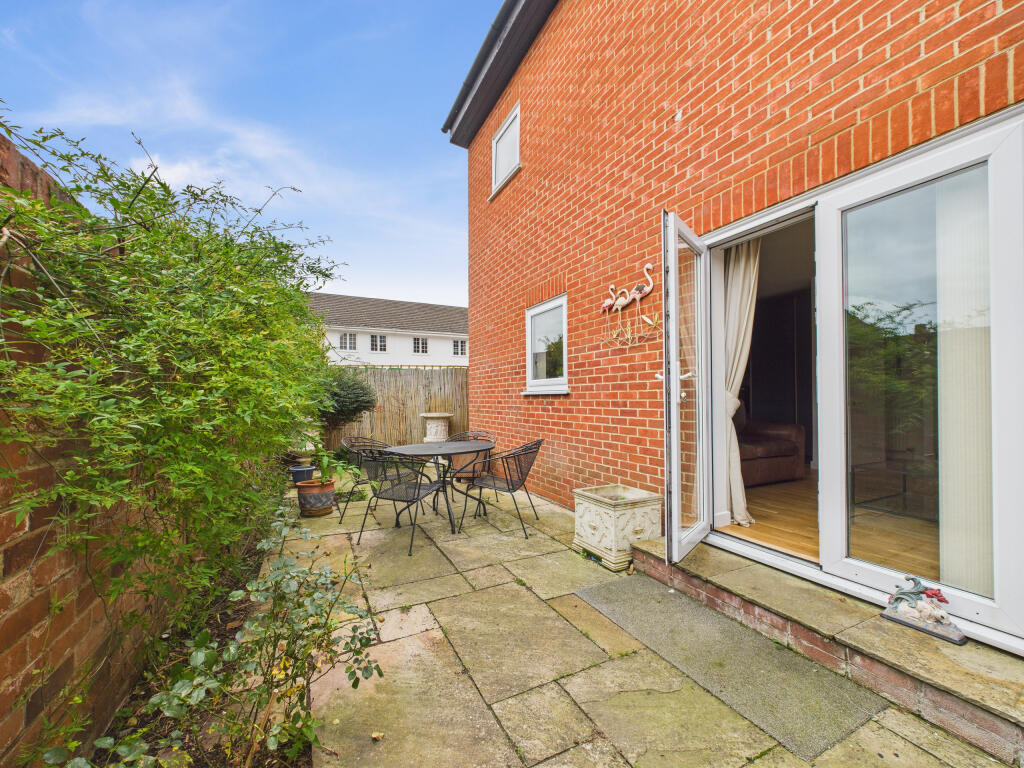 CAM02909G0-PR0504-STILL005