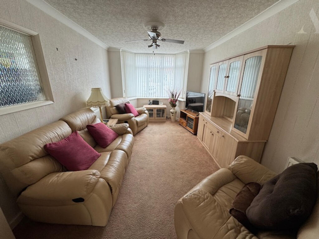 5 Ronald Grove Lounge