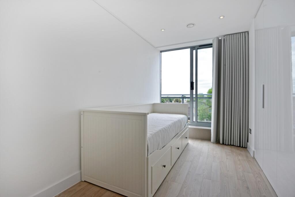 Gateway House, Fl...