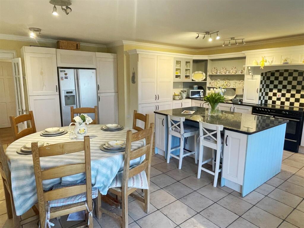 Crossways, Kintbury