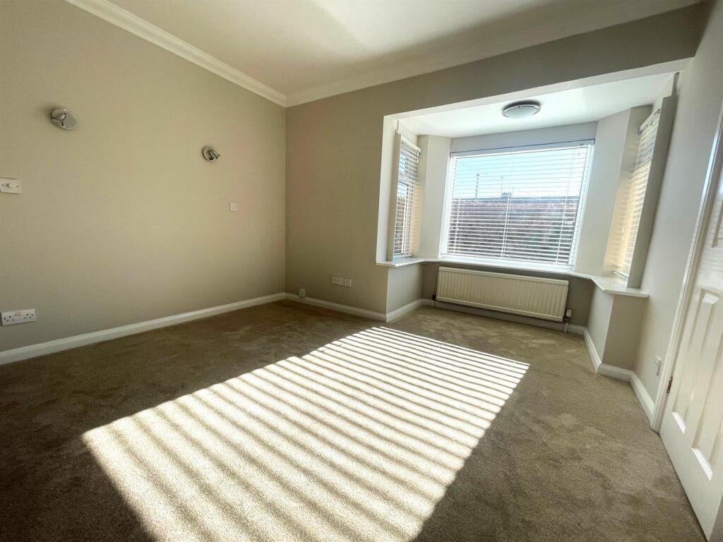 Bedroom 1 (3).jpg
