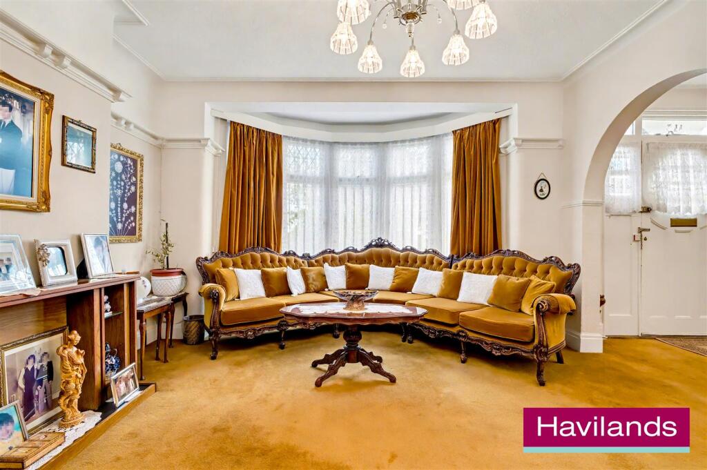 Woodland Way N21 3PY-16.jpg