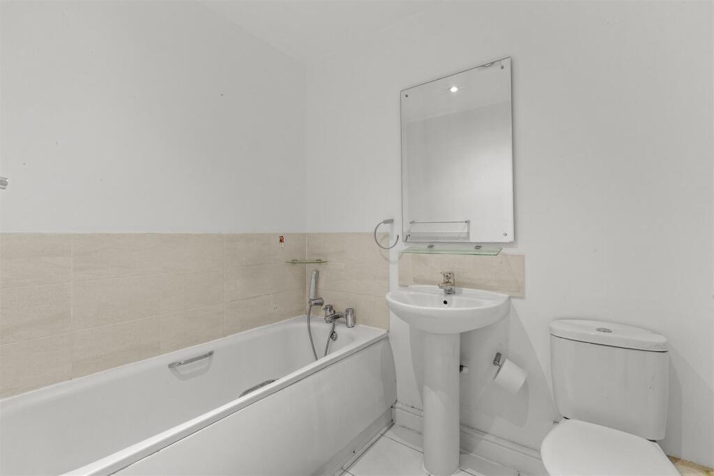 45 Wellesbourne Crescent, HP13 5HF-3.jpg