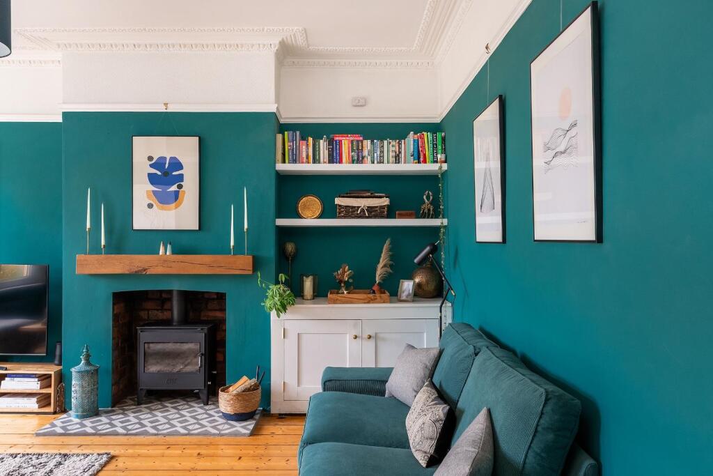 0R1TBN - Living Room E.jpg