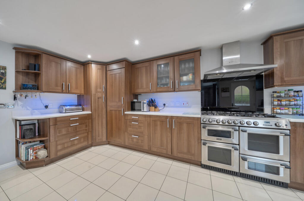 1365848-10-68ee61...