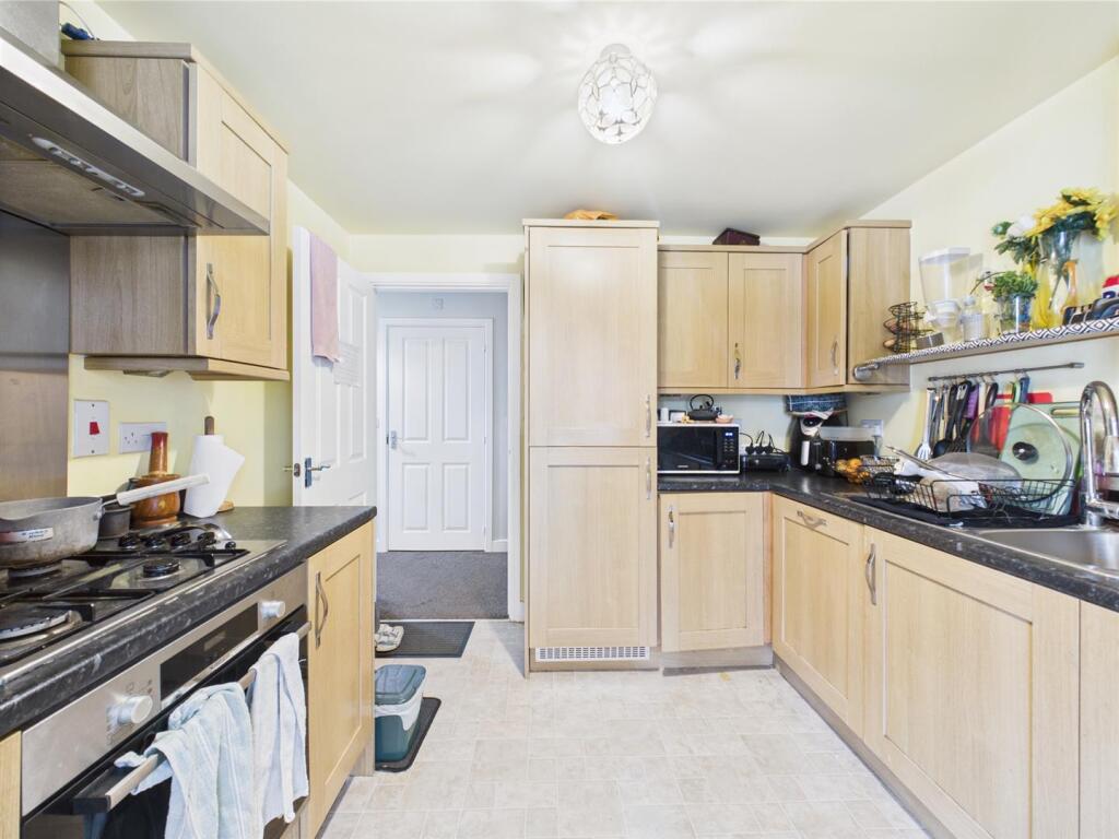 Kitchen (2).jpg