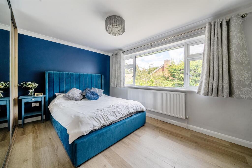 3 Croft Way bedroom 1.jpg