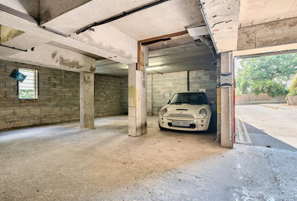 1332165-4-688746f...