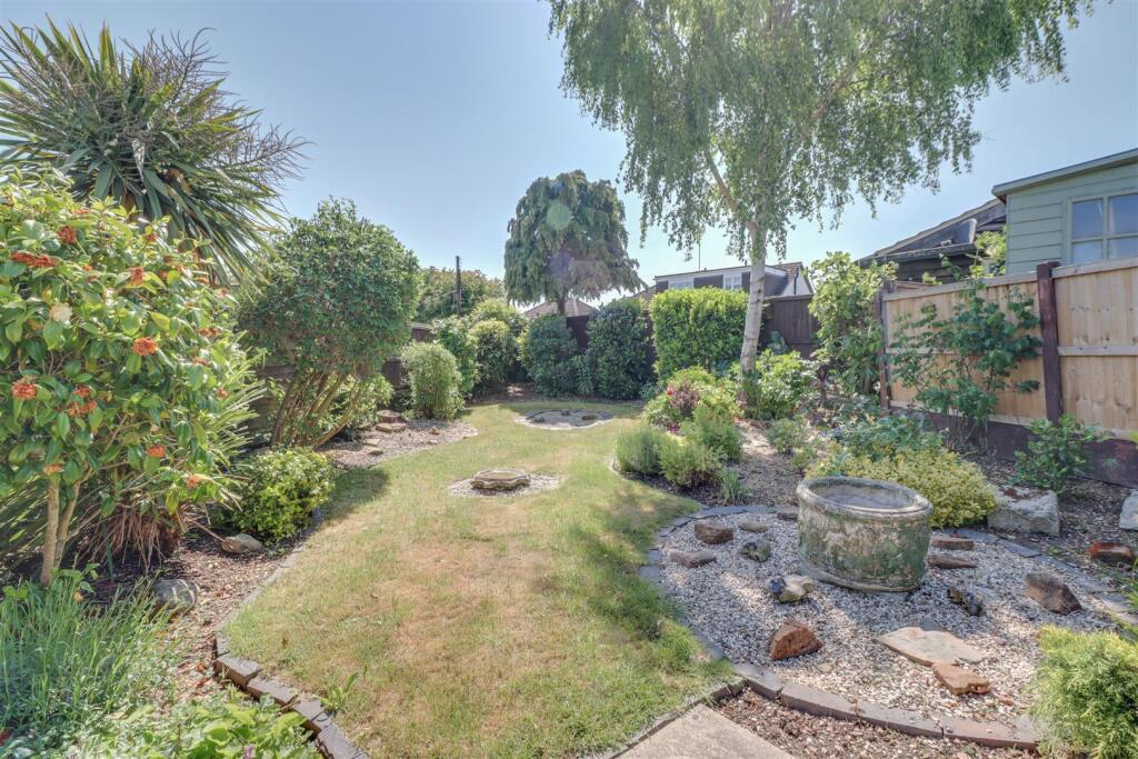 288 SOUTHEND ROAD SS11 8PS-16.jpg