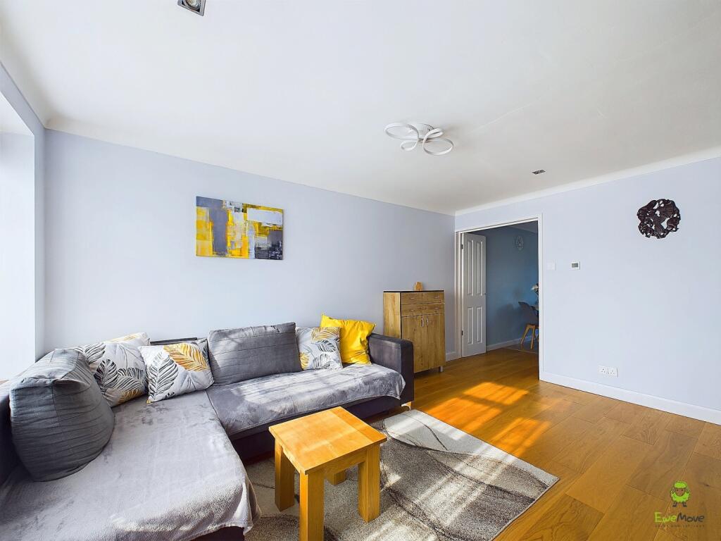 CAM03418G0-PR0183-STILL012