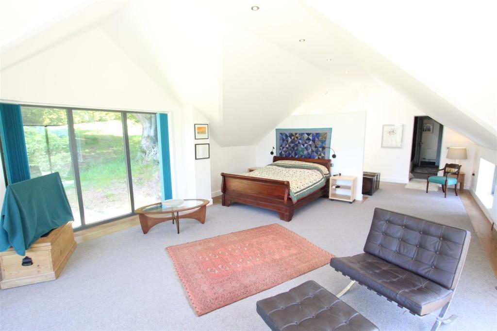 bedroom 1.JPG