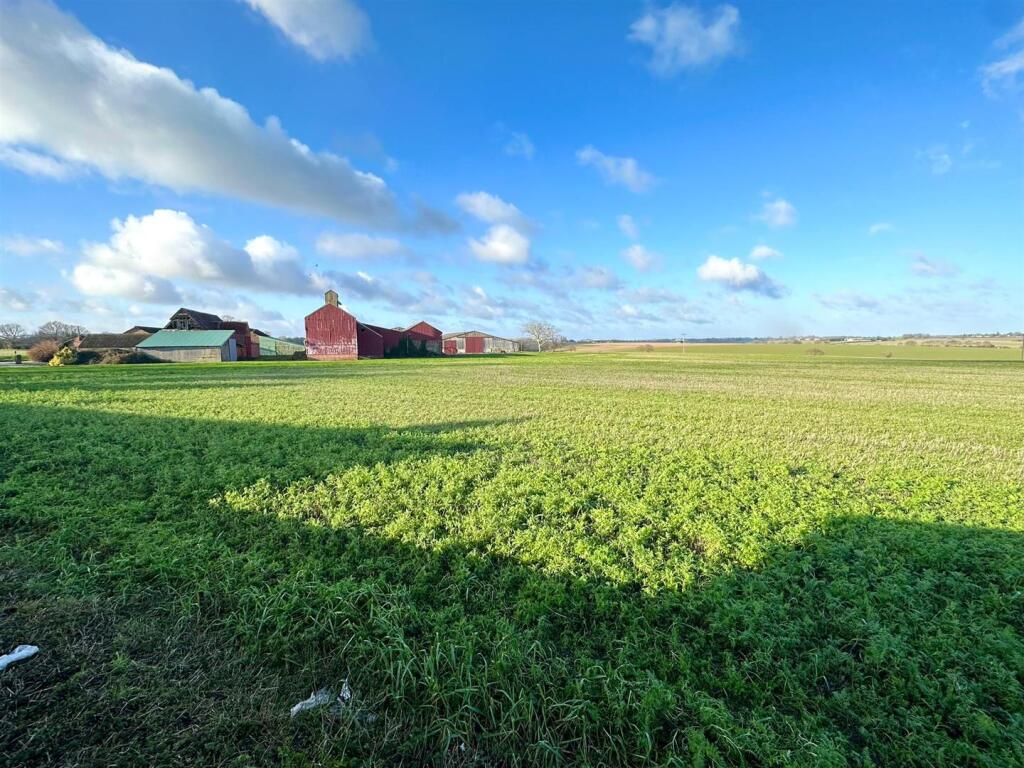 FARMLAND VIEWS FROM REAR GARDEN