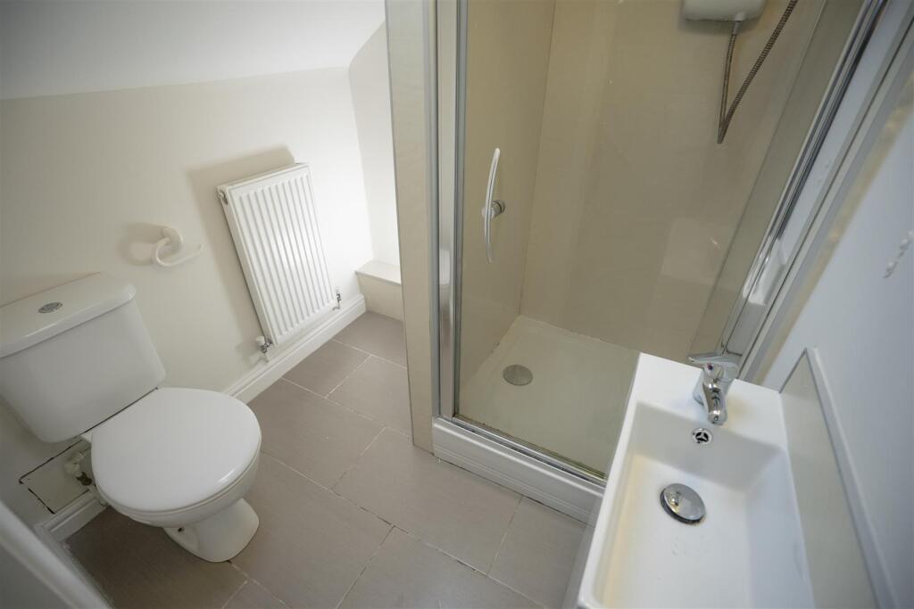 10 harcourt road shower room 2.jpg