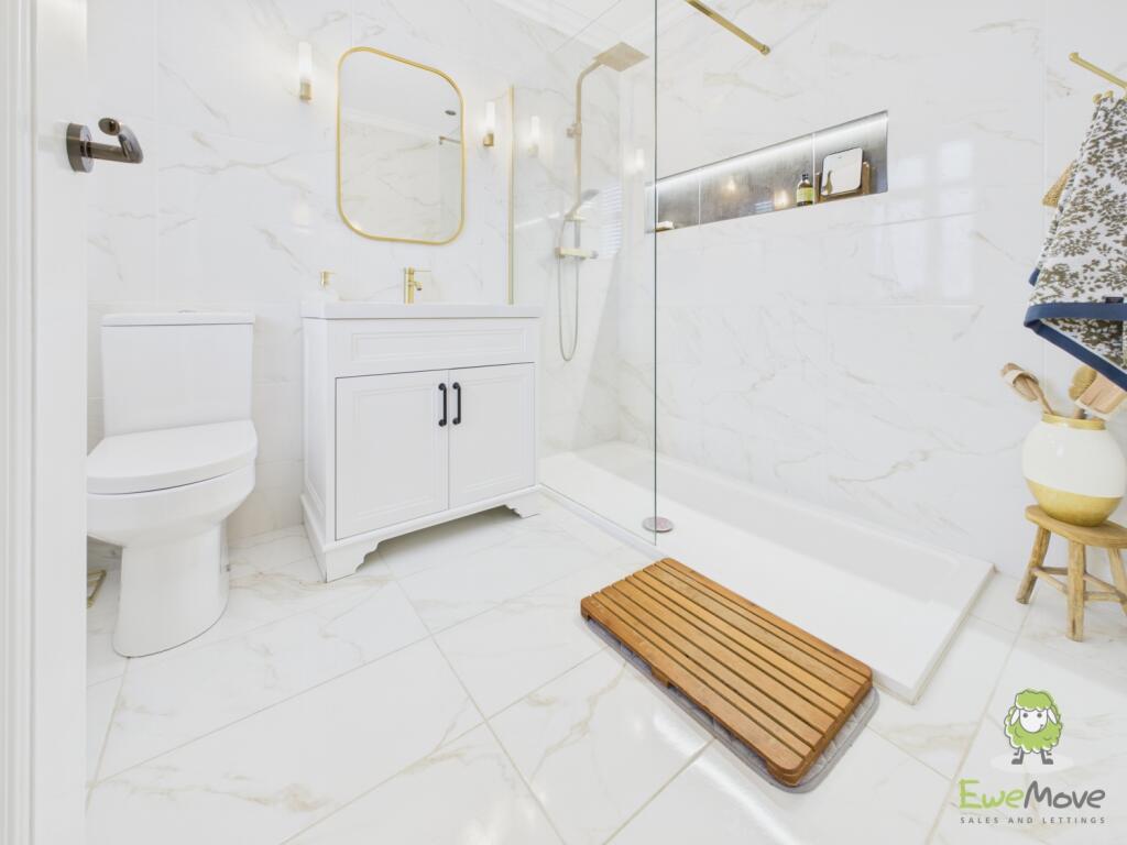 CAM01543G0-PR0166-STILL012