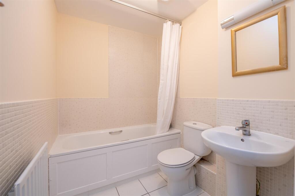 Flat 6 Silver Sands Court-13.jpg