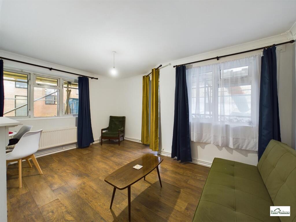 Chigwell Road, London