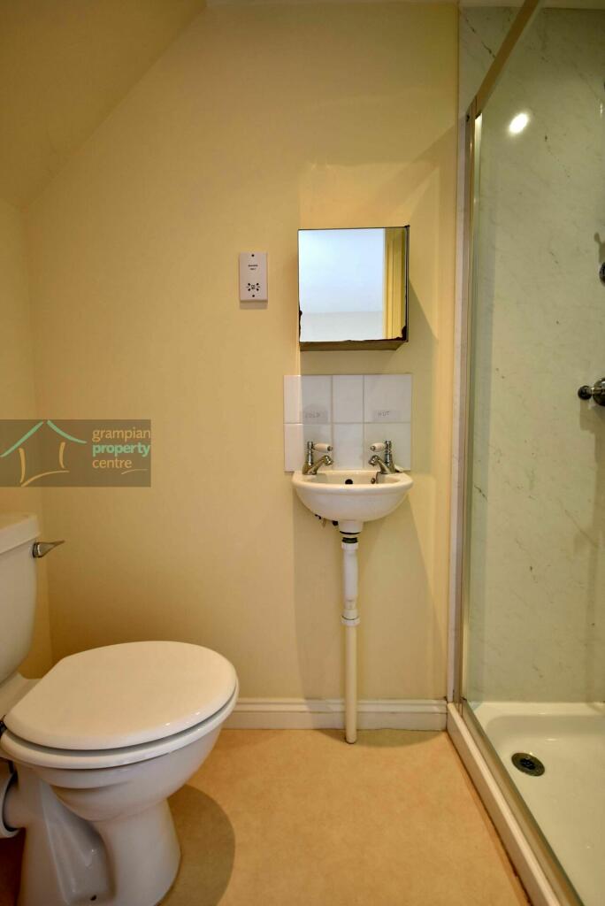 en-suite bed 2