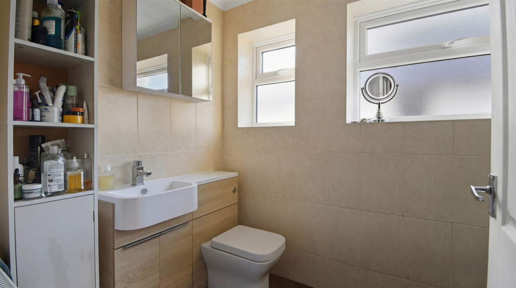 32 Bishopstone Drive (9).png