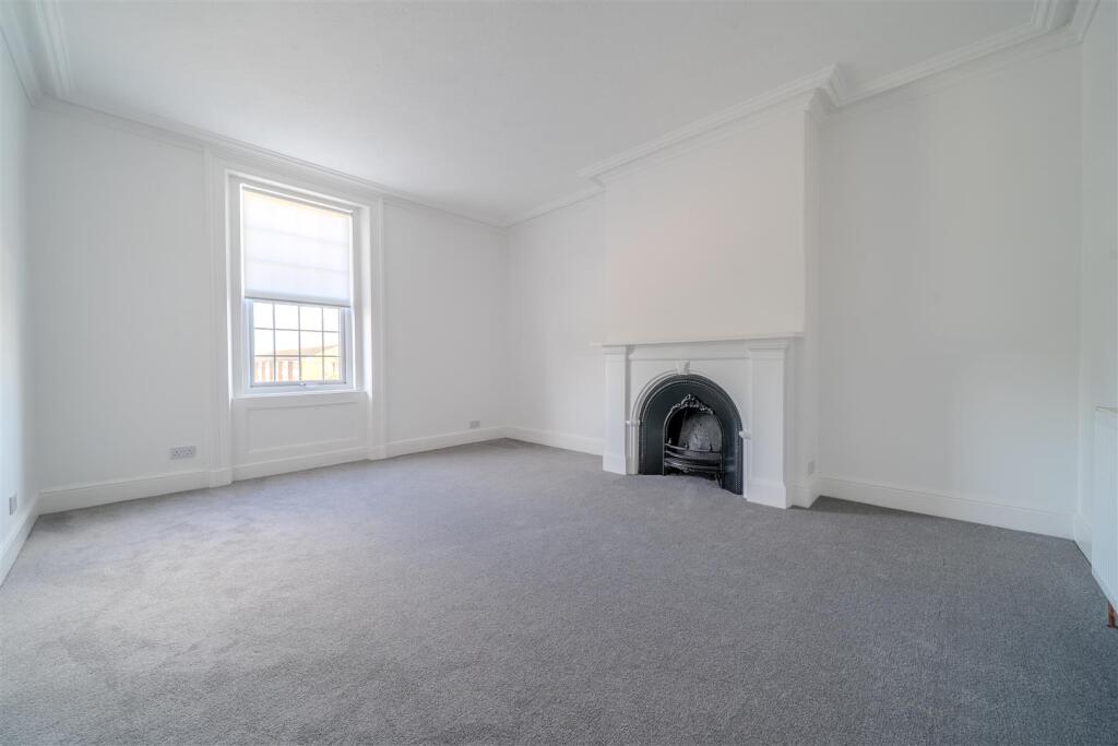 Middle floor bedroom