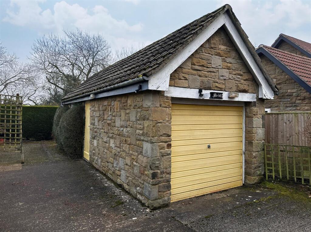 Detached Sizable Garage