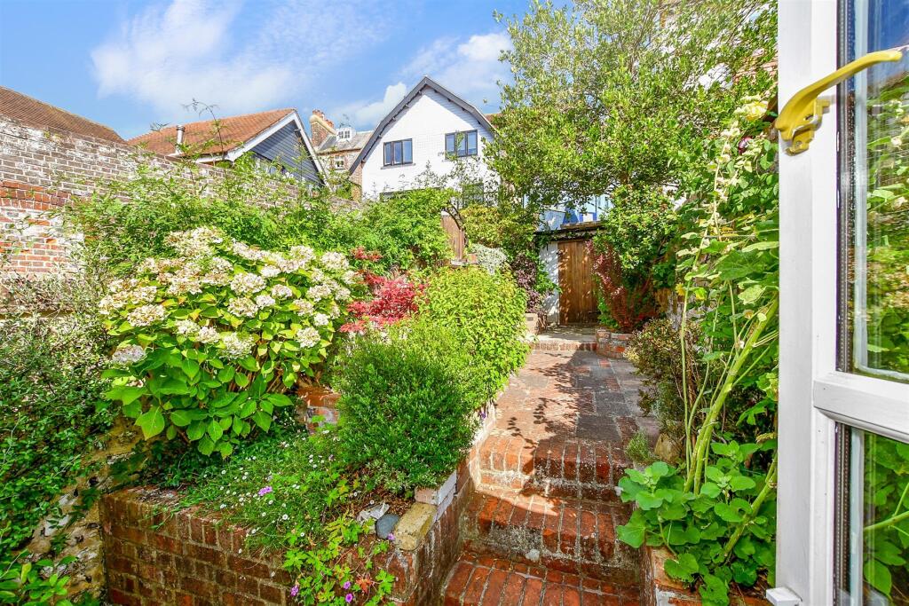 External Lifestyle Photograph