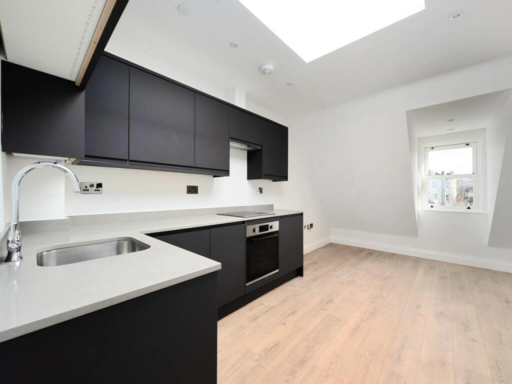 Kitchen (F12) Pic 2
