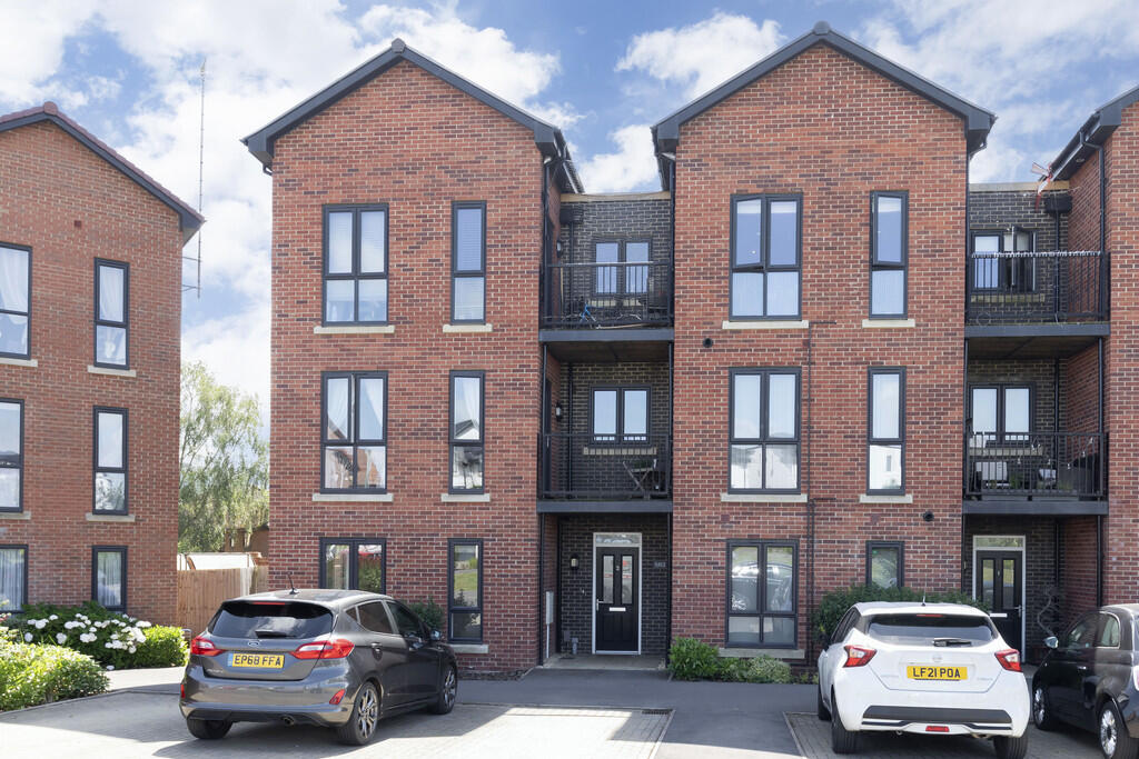 Flat 2, 2 Harvest...