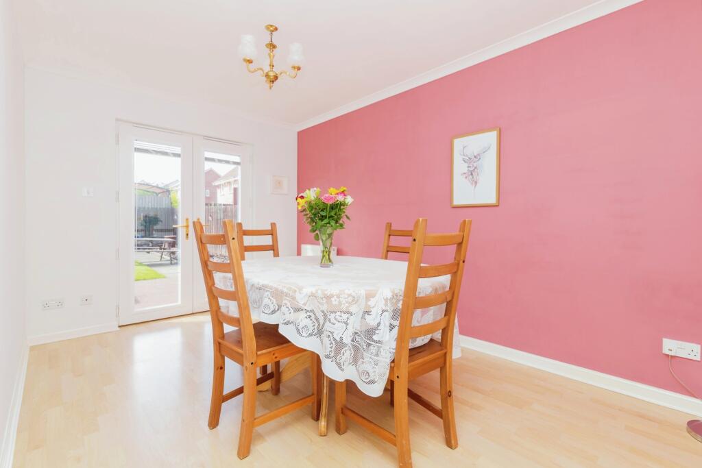 Dining Room/Bed 5