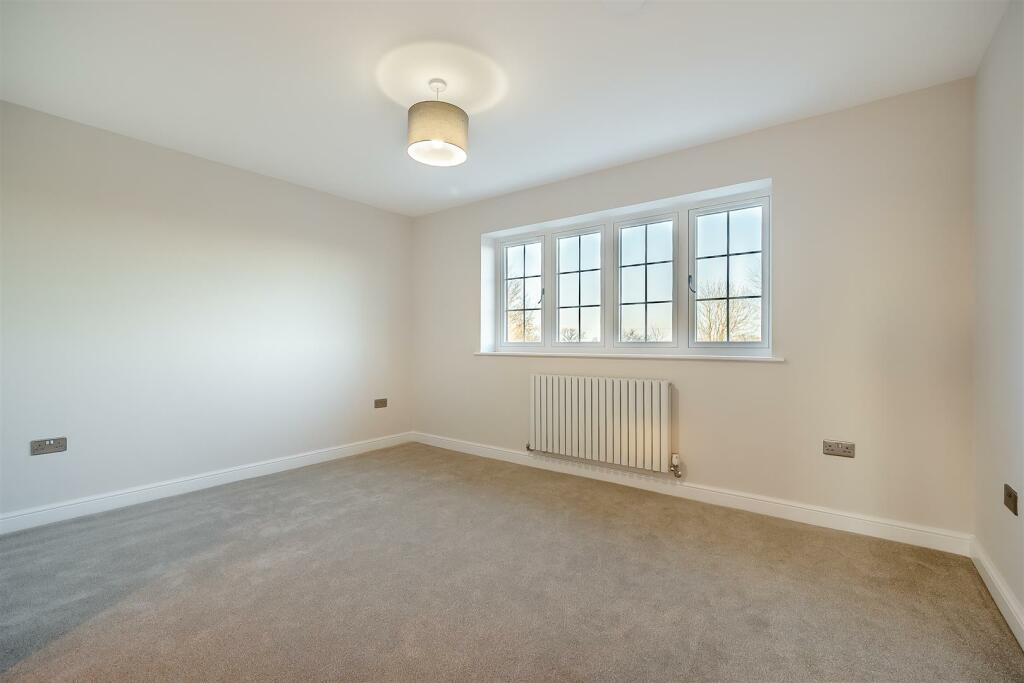 8581130-interior39.jpg